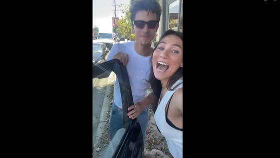 Chance encounter: a fan's hilarious attempt to have a selfie with Shawn Mendes