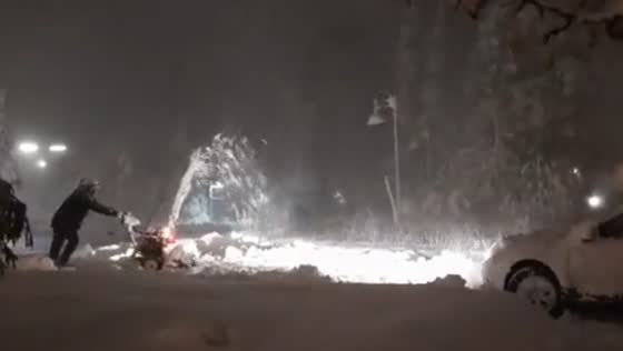 Winter storm slams western U.S., brings heavy snow