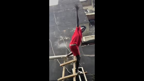 Worker falls while handling condenser unit in Abidjan, Ivory Coast