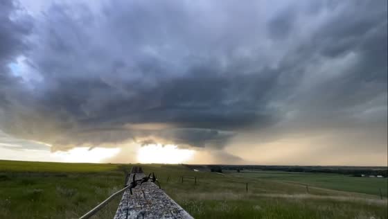 Timelapse captures rotating storm clouds in Calgary, Canada