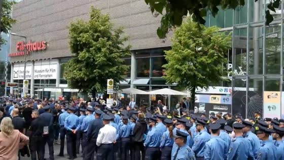 Silent march in Berlin honors fallen police Officer Rouven L.