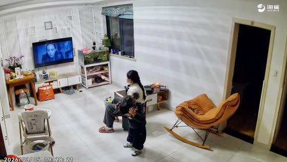 Boy balances kitten on his head in playful moment in Jiangsu, China