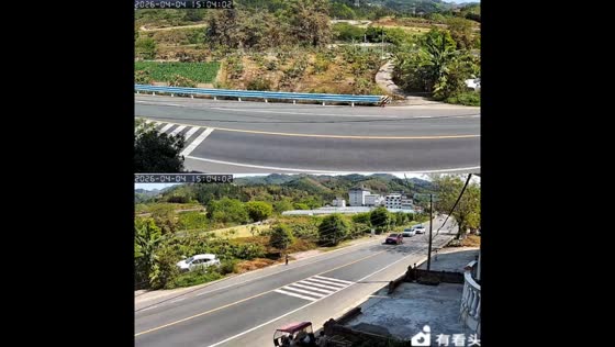 Pedestrian narrowly avoids collision on highway in Guizhou, China