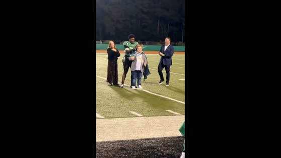 Emotional homecoming moment at Roswell High School in Georgia, USA