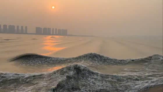 Qiantang River Tide captured in stunning motion in Zhejiang, China