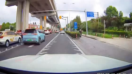 Multiple cars collide after vehicle turns across lane in Shanghai, China