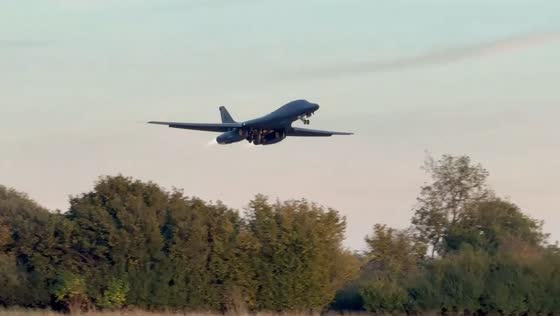 B-1B Lancer departs RAF Fairford amid security concerns in Gloucestershire, UK