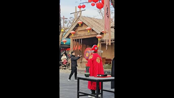 Man uses clever trick to win archery competition prize in Henan, China