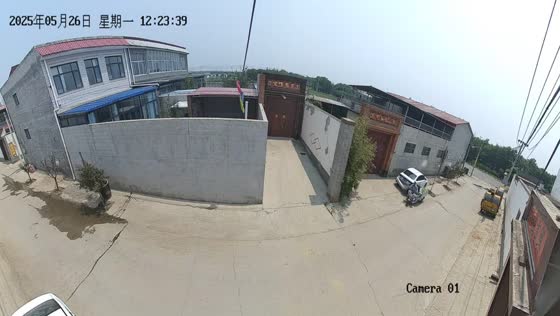 Tricycle crashes into parked car and fails to start in Hebei, China