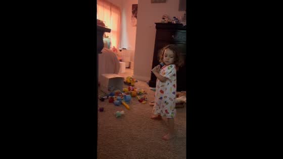 Little girl continues playing after ball taps her head in Reading, Pennsylvania, USA