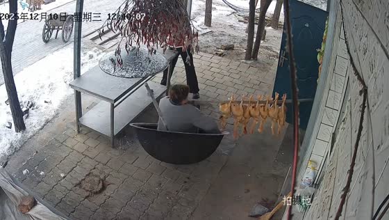 Man takes tumble into oversized cooking pot in Xinjiang, China