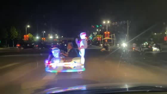 Dashcam captures quirky moment as men ride colorful children’s toy in Henan, China