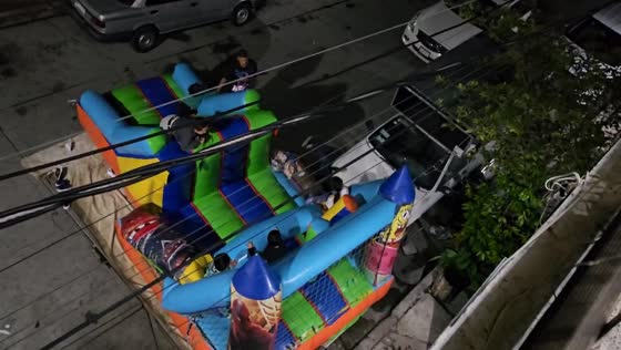 Failed jump attempt: slippery inflatable mishap in State of Mexico caught on camera