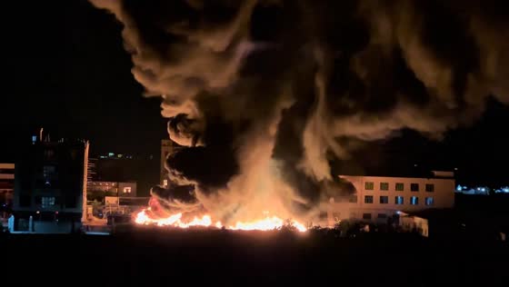 Massive fire breaks out near residential area in Chaozhou, Guangdong, China
