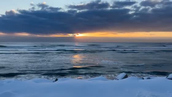Strong waves and wind batter the coast in Ogunquit, Maine, USA