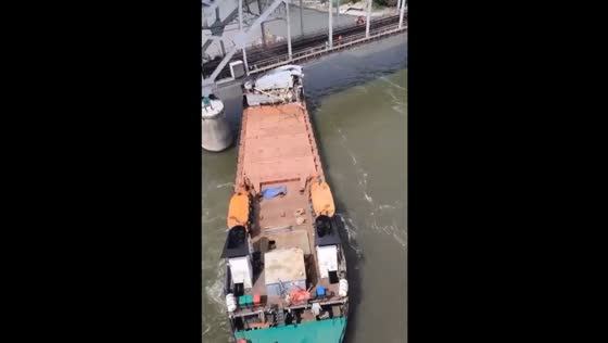 Bulk carrier Zelenga collides with railway drawbridge in Rostov-on-Don due to steering failure