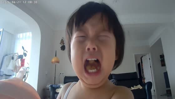 Toddler startled by tracking camera at home in Zhejiang, China