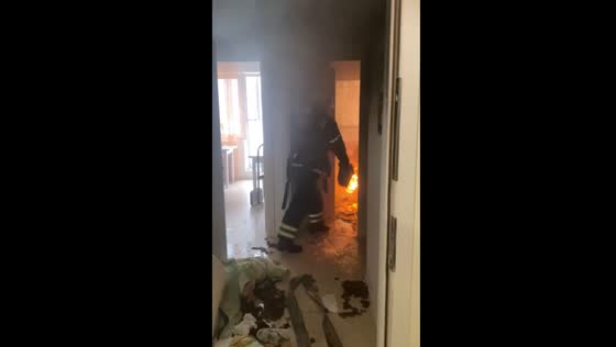 Firefighters in Moscow use basins to extinguish fire due to lack of water in new residential complex