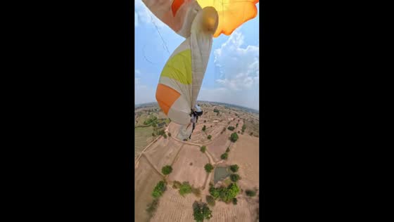 Skydiver lands using reserve parachute after malfunction in Guangdong, China