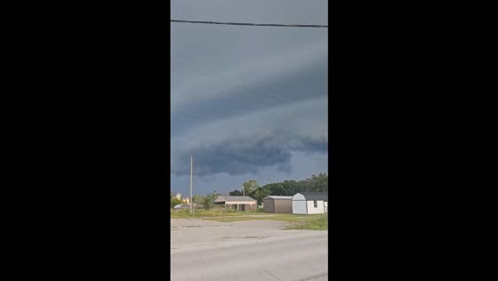 Shelf cloud spotted in High Springs, Florida, USA