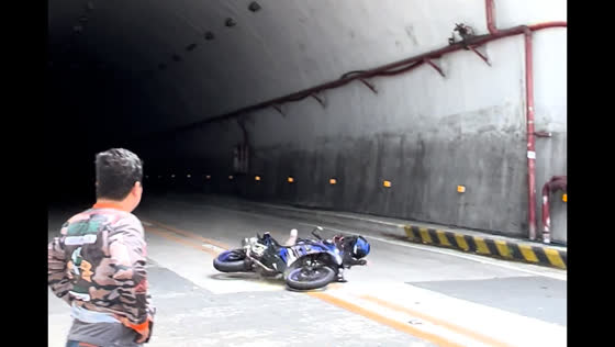Motorcycle falls after exiting Kabyang Tunnel in Maragondon