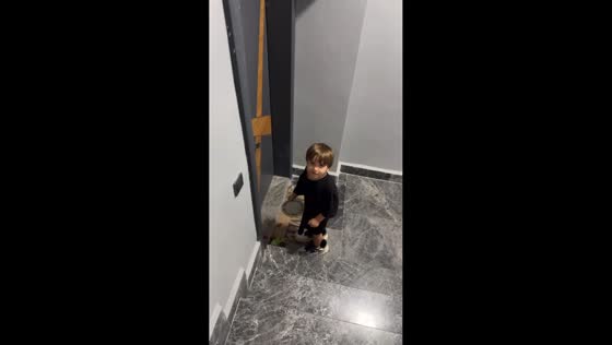Meatball mishap at neighbor’s door in Istanbul, Turkey