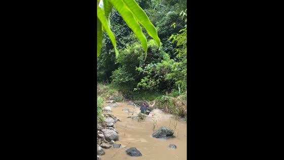 Woman slips while rock hopping during hike in Cebu, Philippines