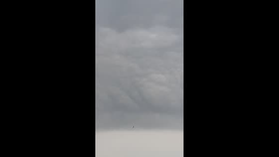 Severe storm brings massive shelf cloud and strong winds to Lahore, Pakistan