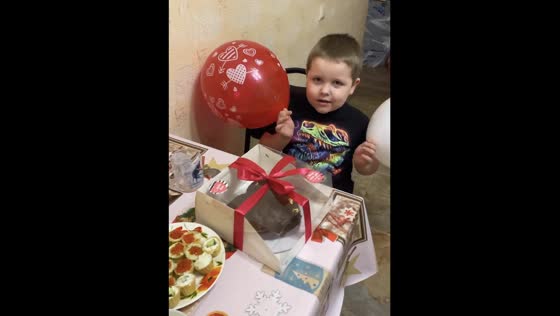 Valentine’s Day mishap: balloon pops during family celebration in Fryazino, Russia