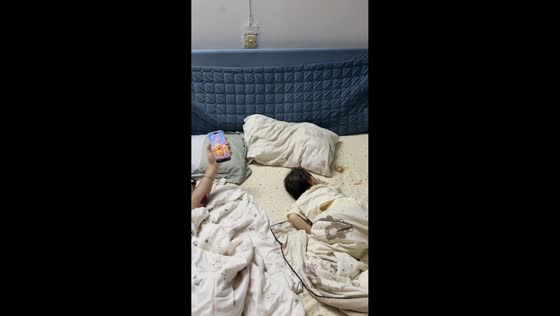 Toddler wakes up dancing to music in Jianxi, China