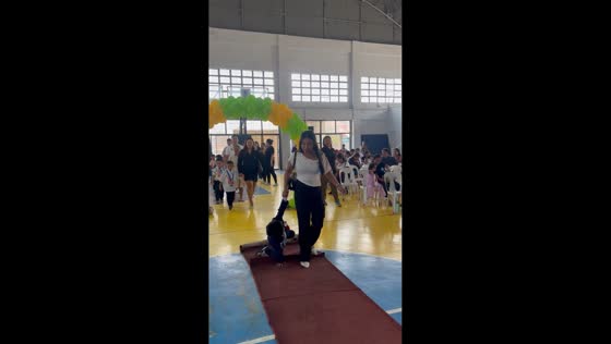 Toddler mischievously falls during kindergarten graduation in Porac, Pampanga, Philippines