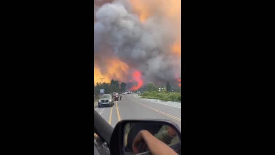 Firefighters and residents unite to battle massive forest fire in El Bolsón, Argentina
