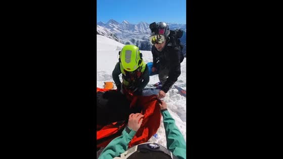 Speedglider rescue during avalanche in Courmayeur, Italy
