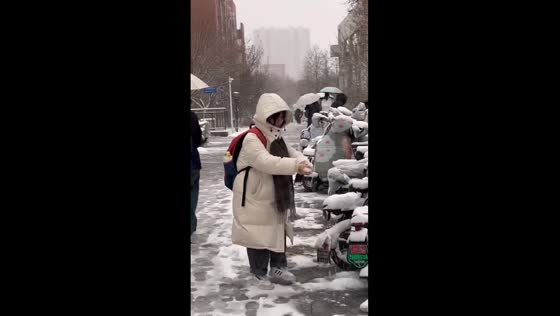 Snowball surprise: hilarious slip-up in Shandong showdown