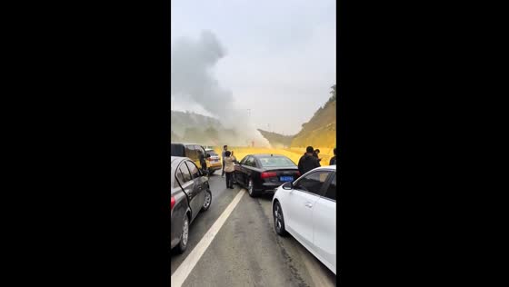 Chemical material leak on Shanxi Highway creates plumes of smoke