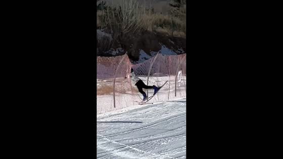 Skier loses control and hits fence, Liaoning, China
