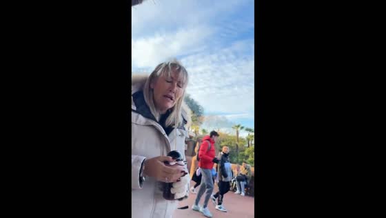 Aunt sprayed by her own drink during Disneyland tour in Paris, France