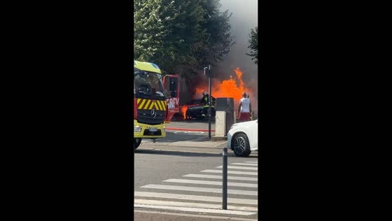 Vehicle erupts in flames near homes and vegetation in Toulouse, France