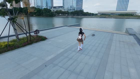 Skateboard rolls into river after woman loses control in Jiangsu, China