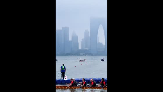 Multiple boats collide during dragon boat race in Suzhou, China