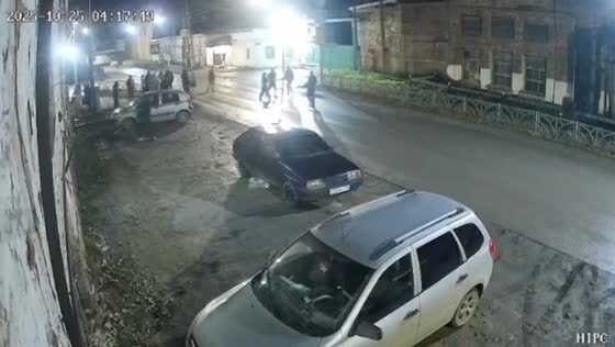 Drunken man attacks crowd with chainsaw outside bar in Sverdlovsk Oblast, Russia