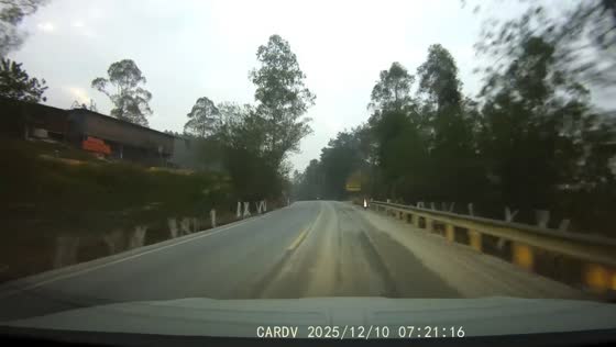 Vehicle crashes into unseen dirt mound at night in Guangxi, China