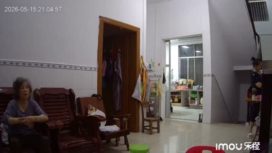 Pressure cooker explosion fills kitchen with smoke in Guangdong, China