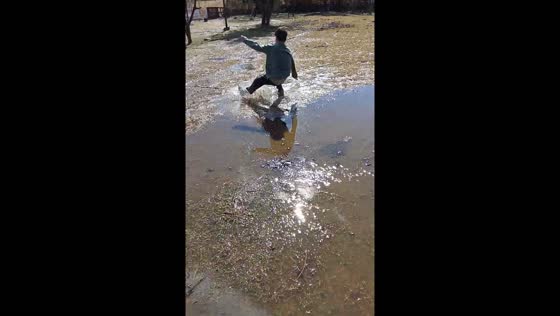 Friend slips in mud and falls backwards in San Felipe, Valparaíso