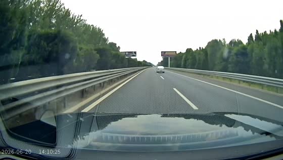 Car spins out and crashes into roadside barrier in Shandong, China