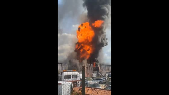 Massive industrial fire engulfs workshops at Espace K industrial park in Toul, France