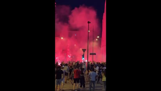 Clashes erupt between opposing groups in Belgrade, Serbia