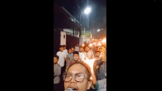 Close call at the torch relay: commemorating Suro in South Jakarta