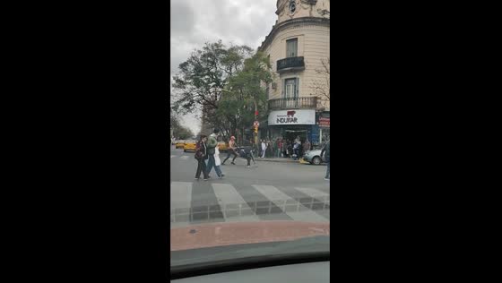 Caught on camera: phone robbery brawl at Córdoba traffic lights