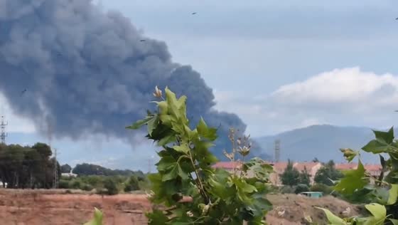 Massive fire erupts at Honda warehouse in Santa Perpètua de Mogoda, Spain